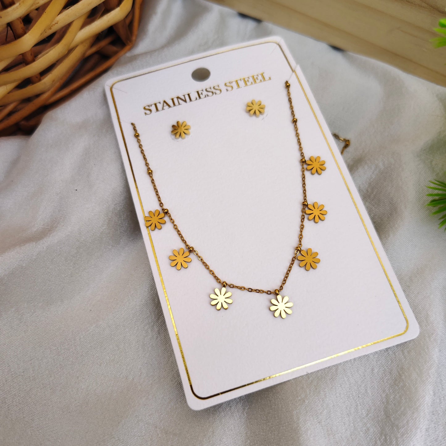Gold Floral-Shaped Chain