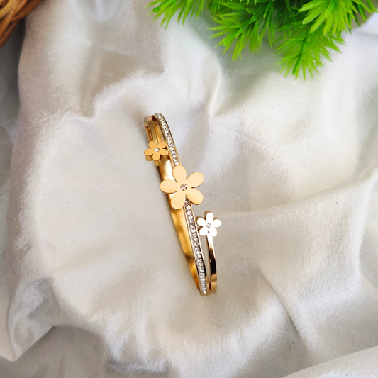 Gold Flower Anti Tarnish Stone Work Bracelet