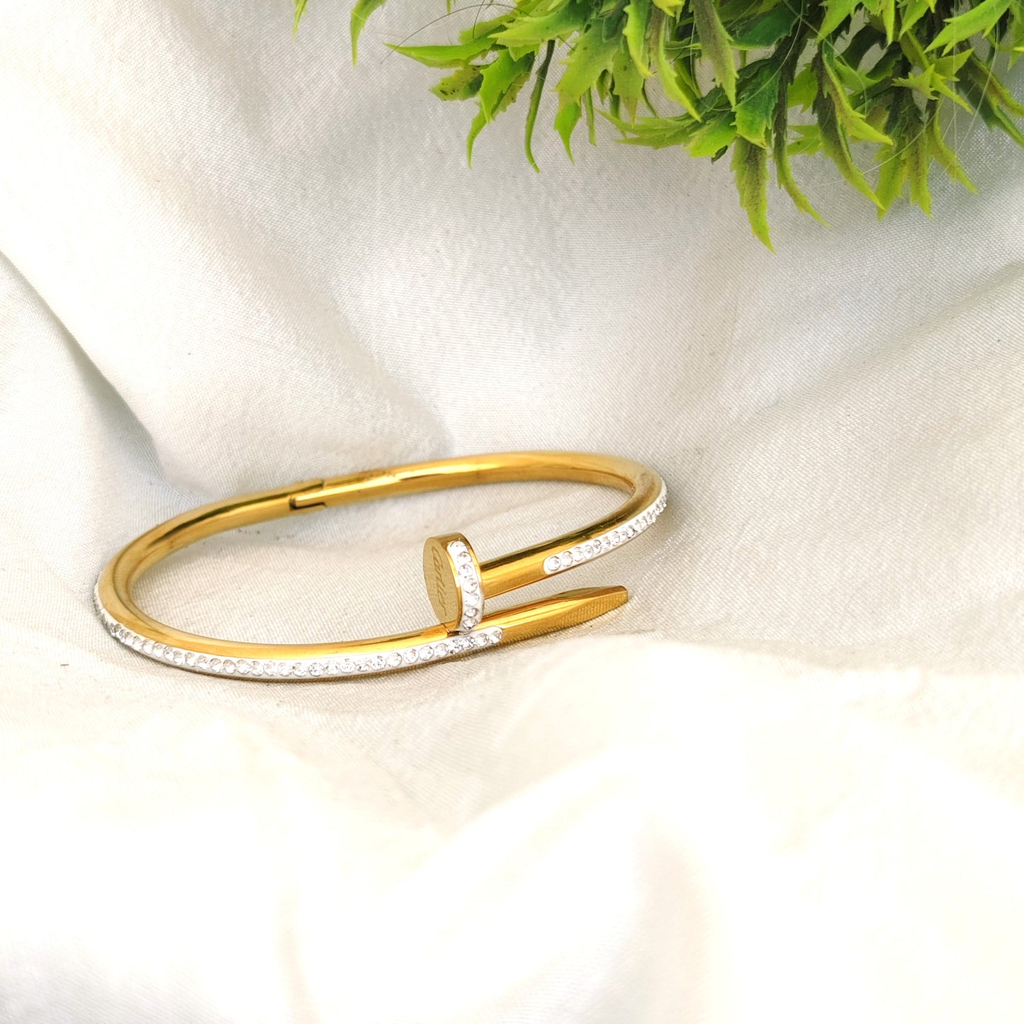 White color Anti tarnish Stone Work Bracelet