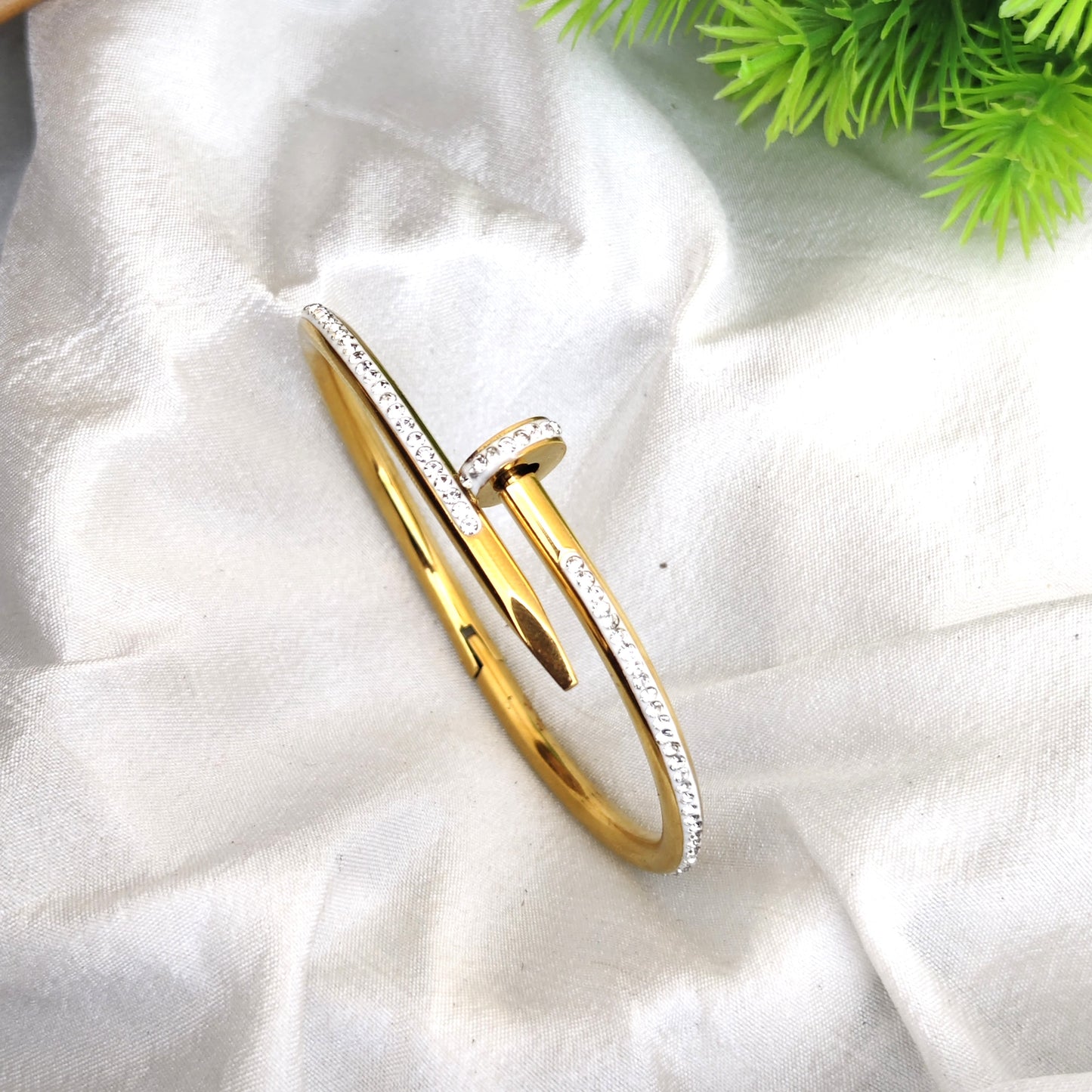 White color Anti tarnish Stone Work Bracelet