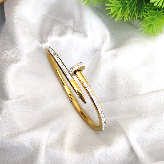 White color Anti tarnish Stone Work Bracelet