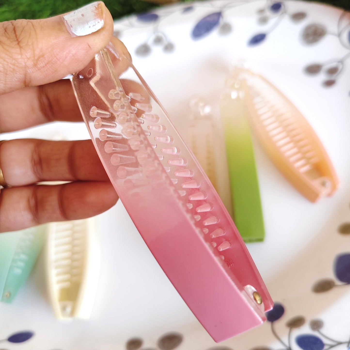 Shaded Lock Banana  Daily Wear Clips