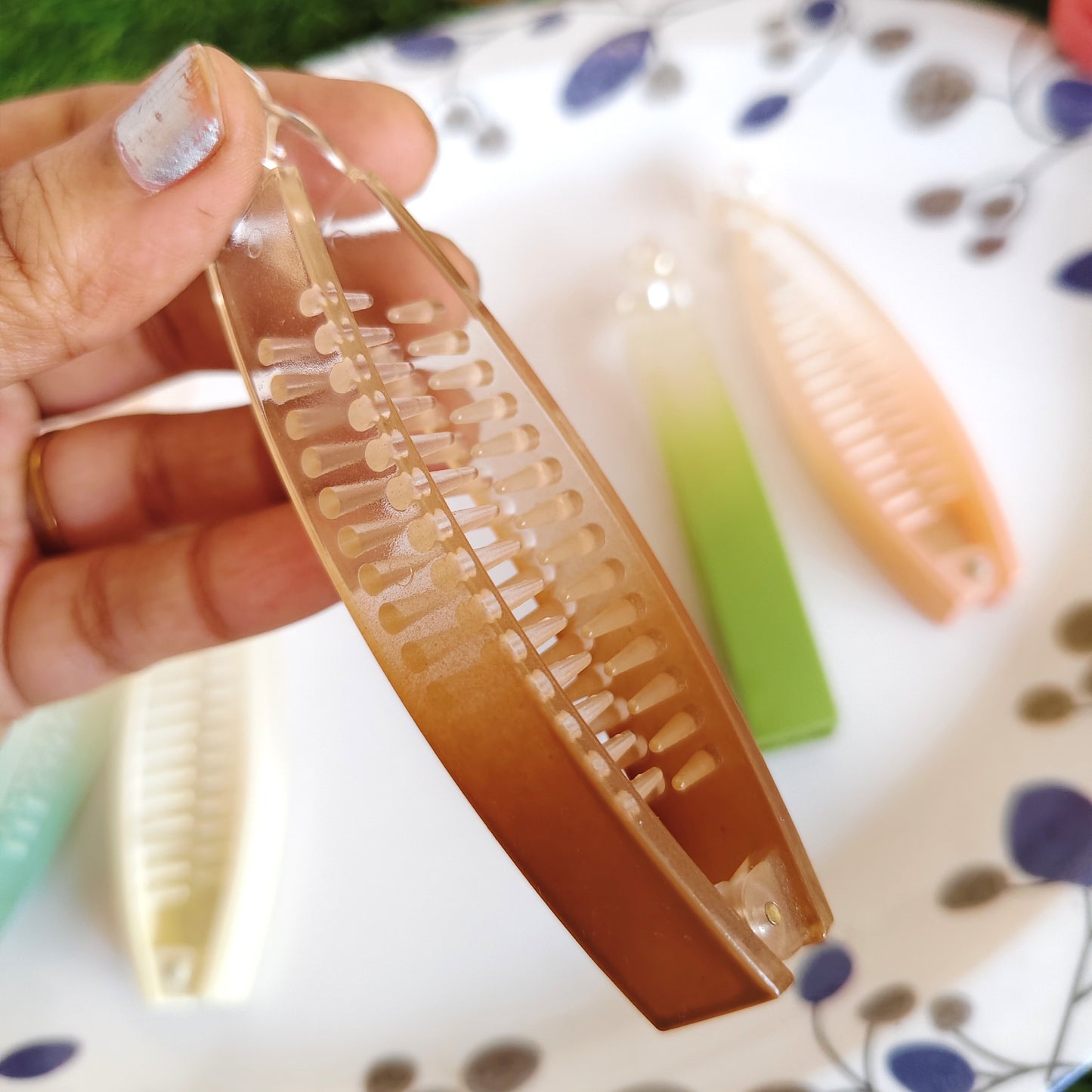Shaded Lock Banana  Daily Wear Clips