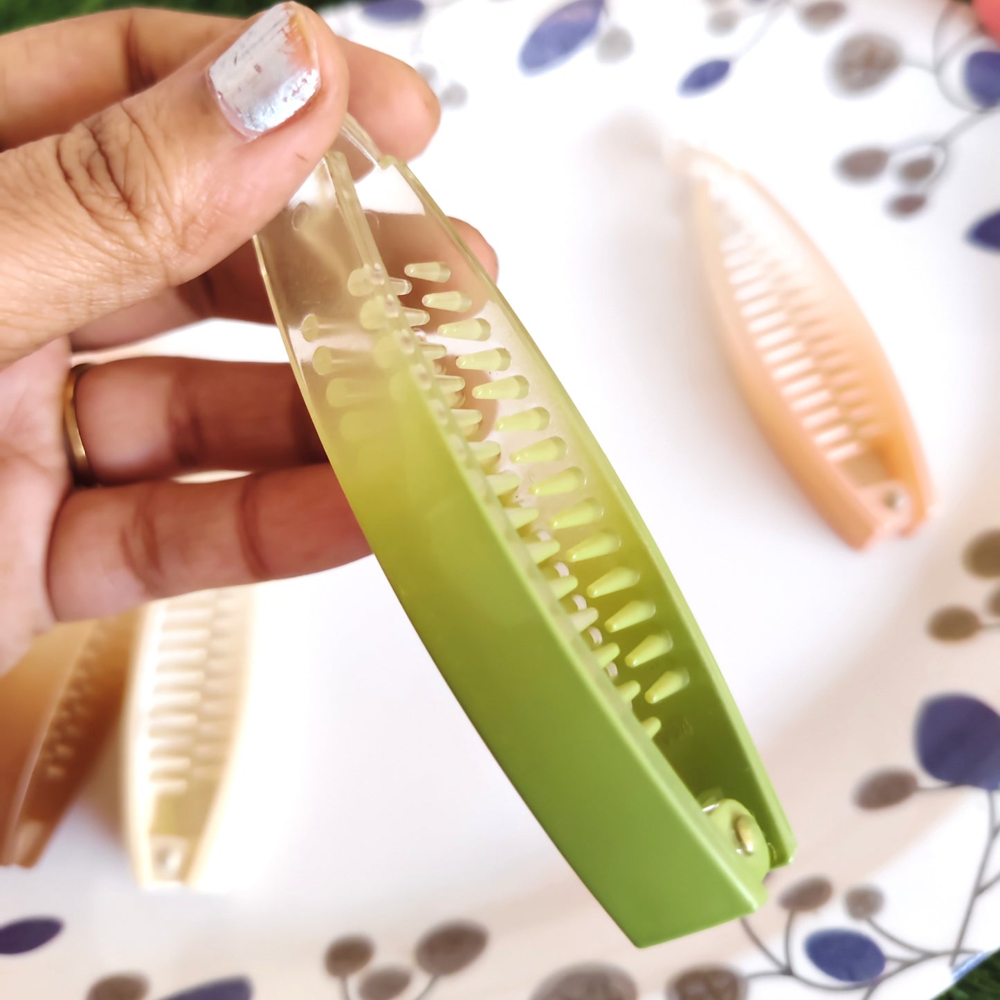 Shaded Lock Banana  Daily Wear Clips