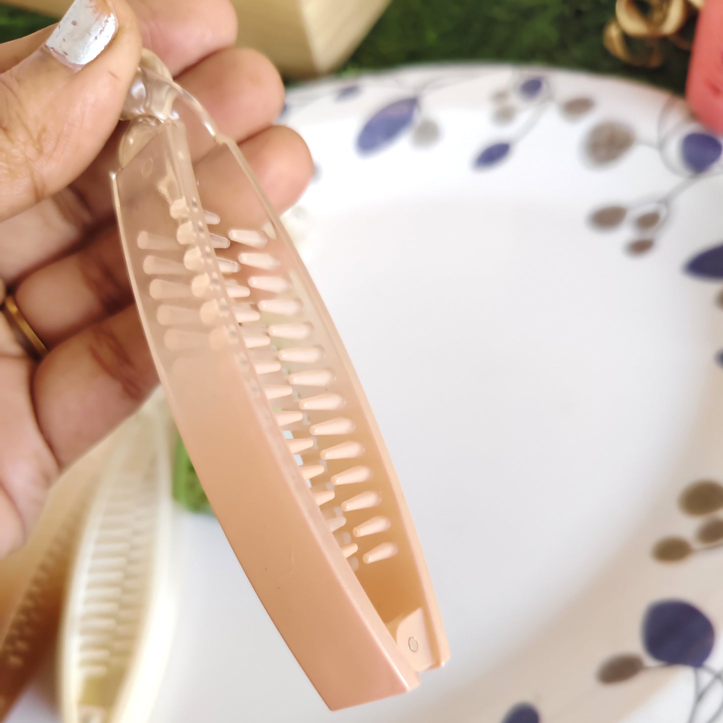Shaded Lock Banana  Daily Wear Clips