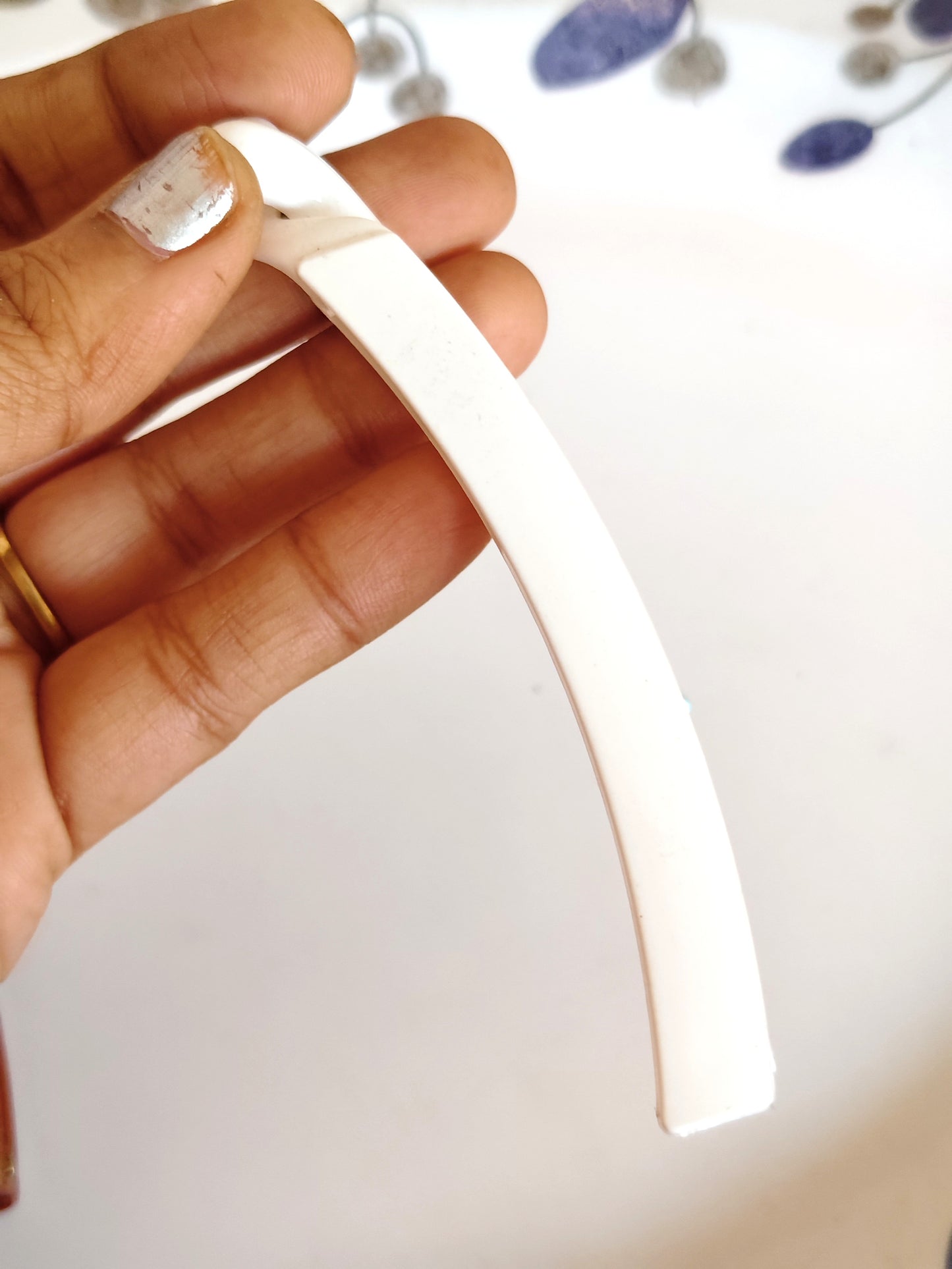 Plain Lock Banana Daily Wear Clip
