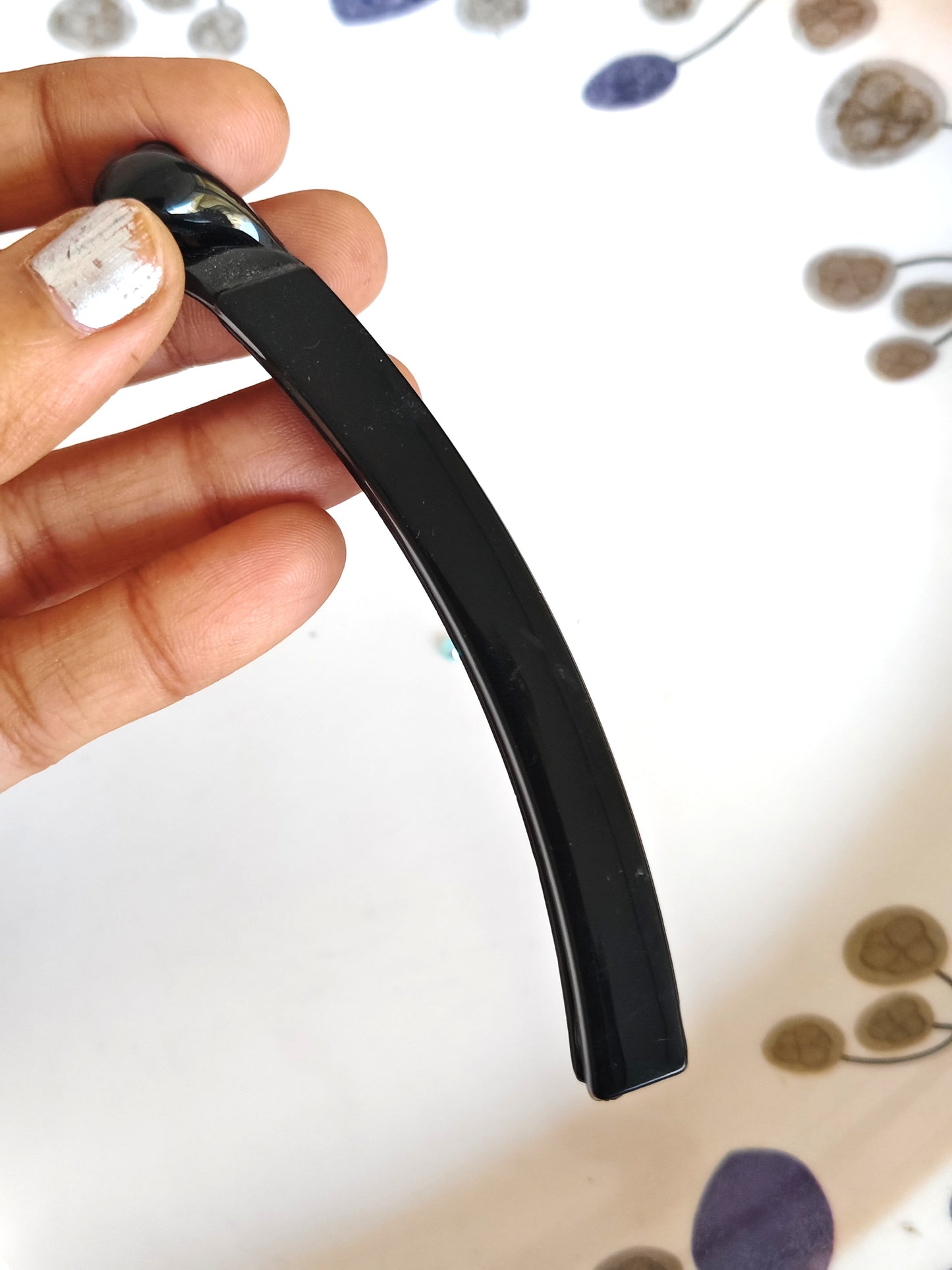 Plain Lock Banana Daily Wear Clip