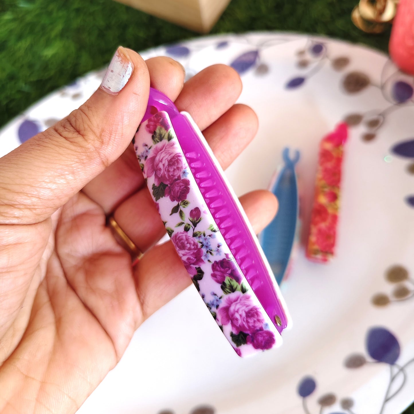 Flower Print Lock Bannana  Daily Wear Clips