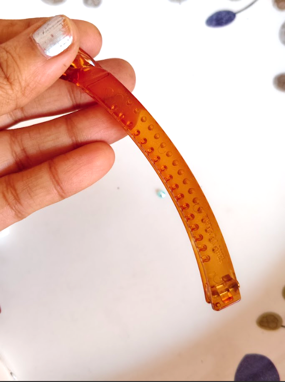 Plain Lock Banana Daily Wear Clip